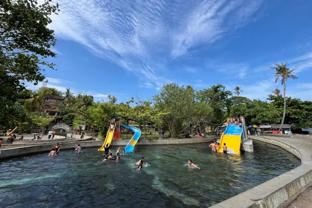 Kolam Alami Air Sanih Pesona Pemandian Alami Yang Super Jernih Di Bali