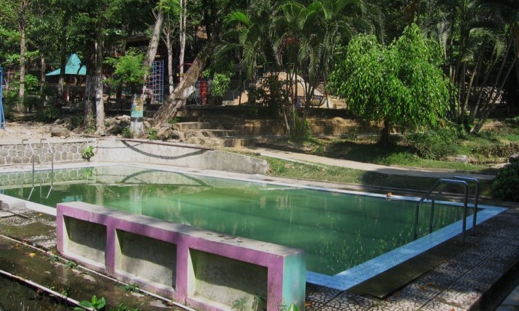 Gading Gajah Purba Hiasi Alun Alun Humas Kabupaten