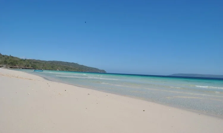 Pantai Nirwana Baubau