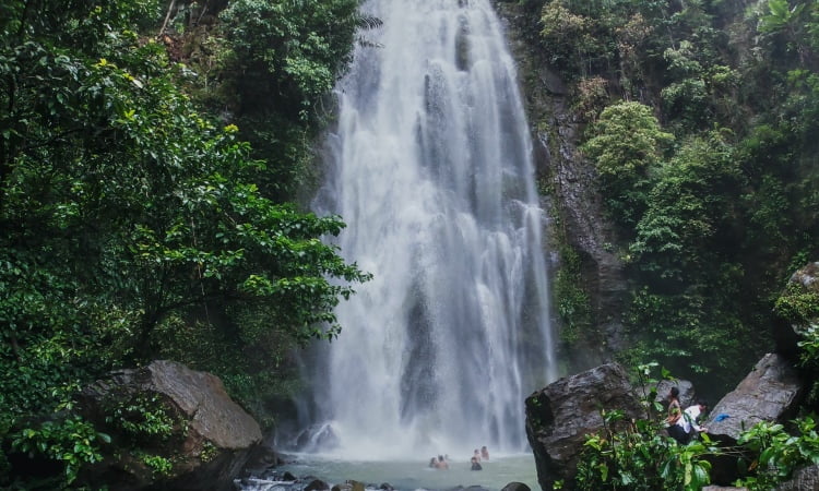 Pesona Alam Air Terjun Talawaan: Surga Tersembunyi di Sulawesi Utara