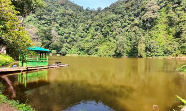 Keindahan Telaga Warna Puncak Panorama Alam Eksotis Penuh Mistis Di Bogor Itrip 