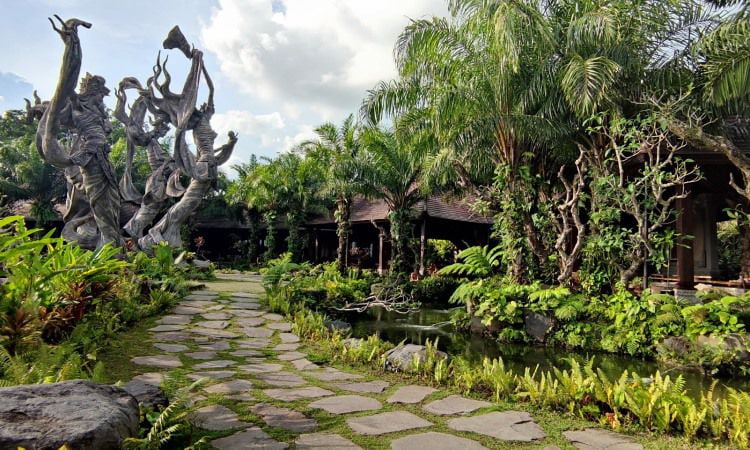 Taman Dedari, Objek Wisata Hits Dengan Keindahan Patung Bidadari Di ...