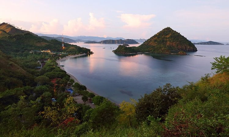 Pantai Waecicu Pantai Dengan Pasir Putih Eksotis Di Labuan Bajo Itrip