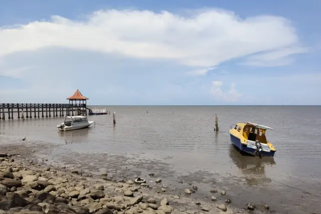 Pantai pendek