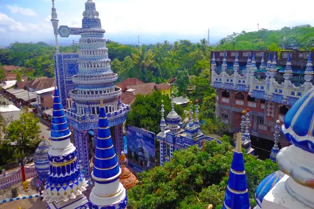 Fakta Shutterstock dan Sejarah Masjid Tiban Malang