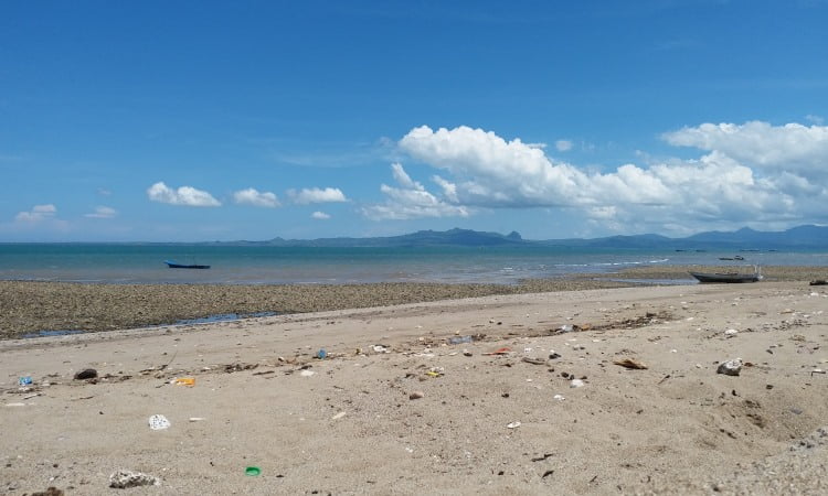 Alamat Pantai Manekin