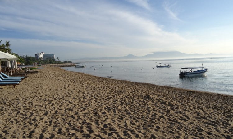 Fasilitas di pantai Sindhu