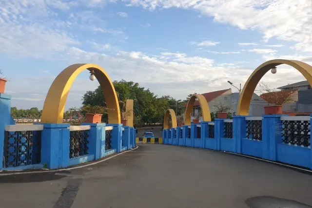 Hiburan menarik Jembatan Kaca Tangerang